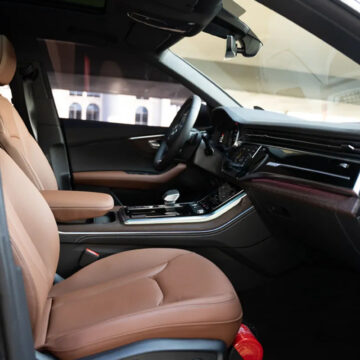 Audi Q8 black 2 1 114