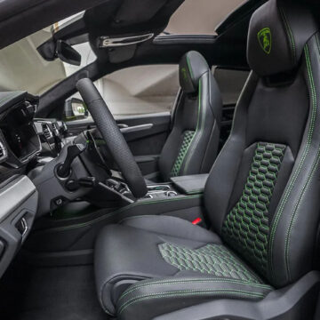 Lamborghini Urus 3 2 2