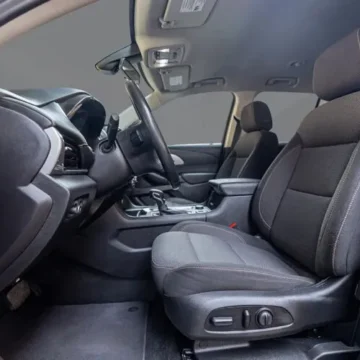 Chevrolet Traverse black 3 3 153