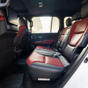 Toyota Land Cruiser white 4 3 87