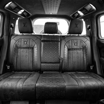 Land Rover Defender LV Edition 5 4 113