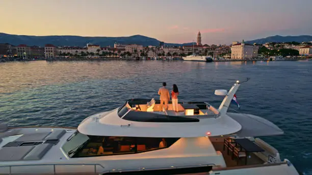 Luxury Yacht 4 image 2